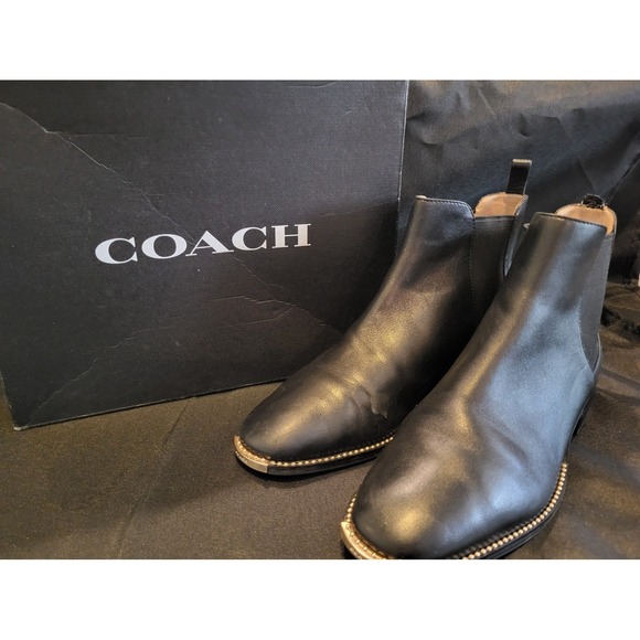 Coach‎ - Picture 2 of 12